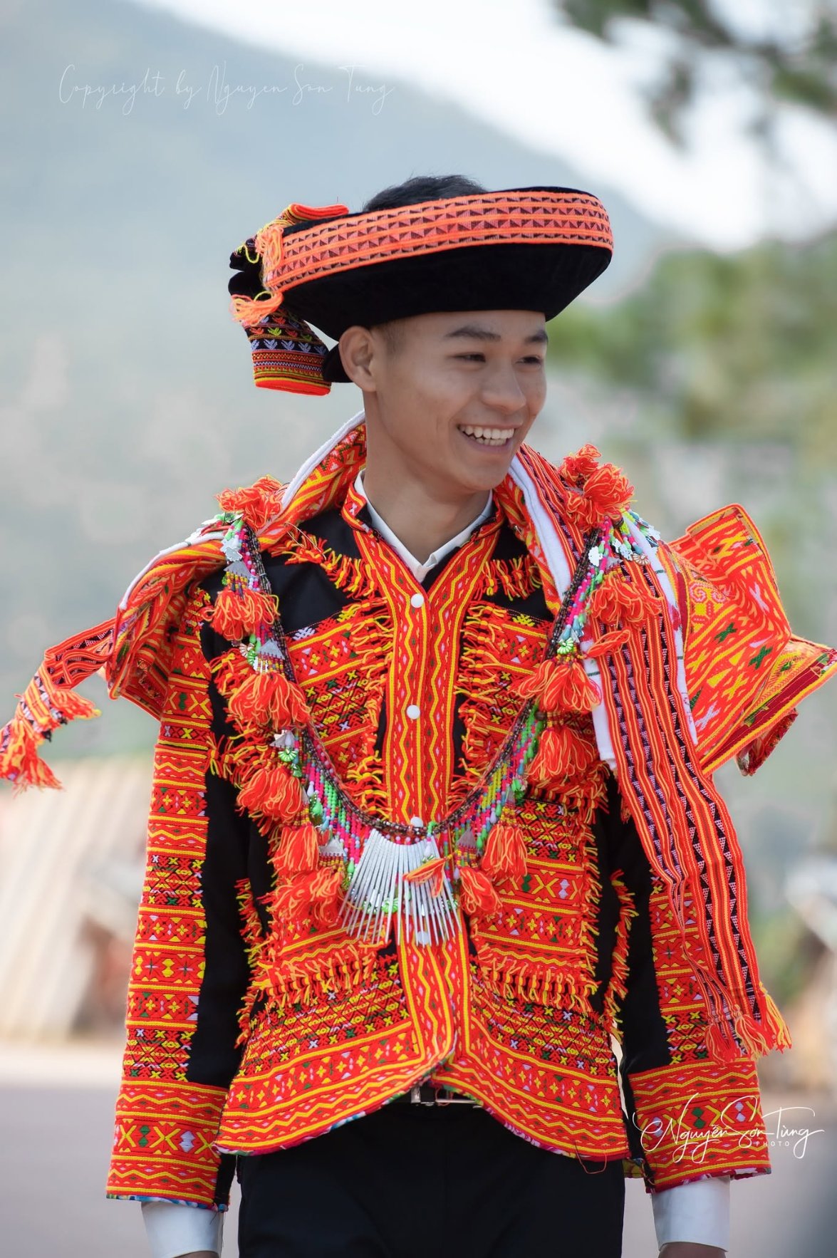 Chân dung người đàn ông trong trang phục cưới