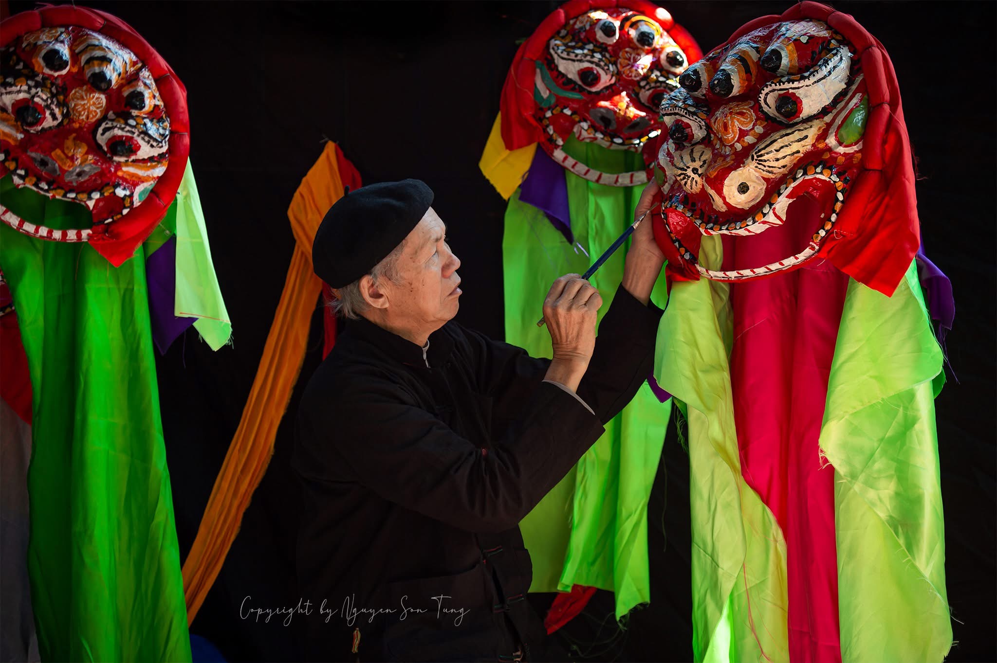 NGHỆ NHÂN HOÀNG CHOÓNG — NGƯỜI “GIỮ LỬA” TRUYỀN THỐNG NGHỆ NHÂN HOÀNG CHOÓNG — NGƯỜI “GIỮ LỬA” TRUYỀN THỐNG