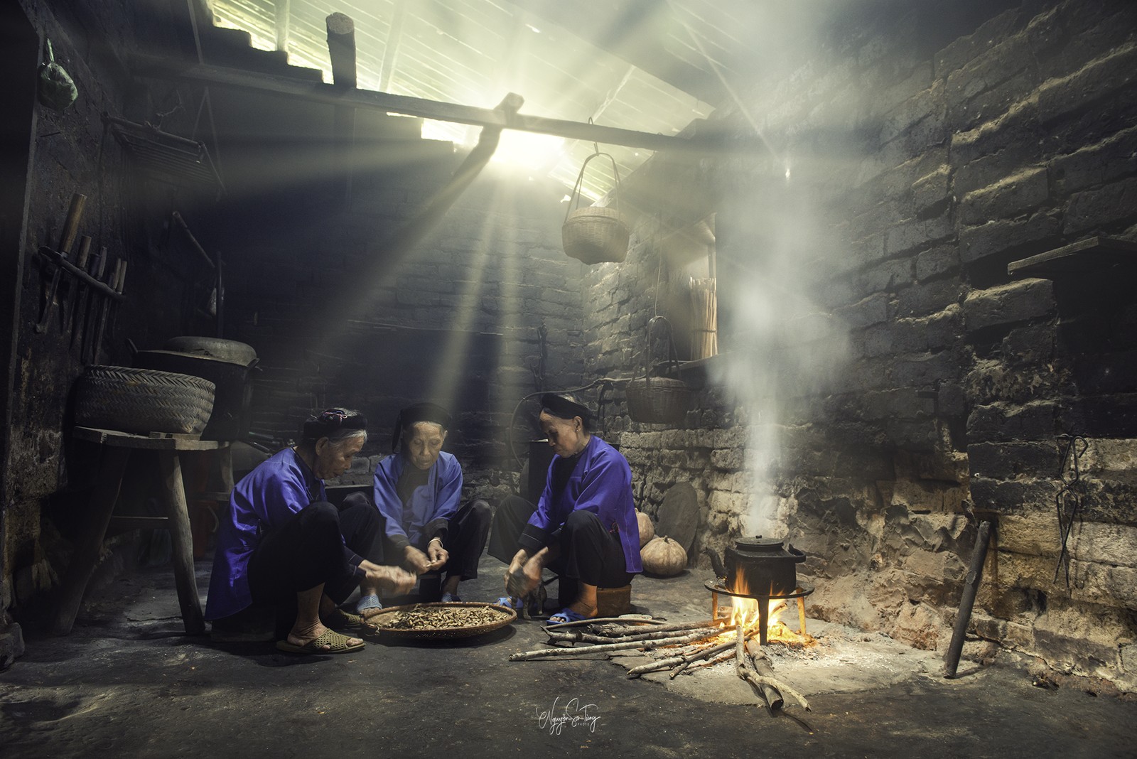 Bên bếp lửa mùa đông
