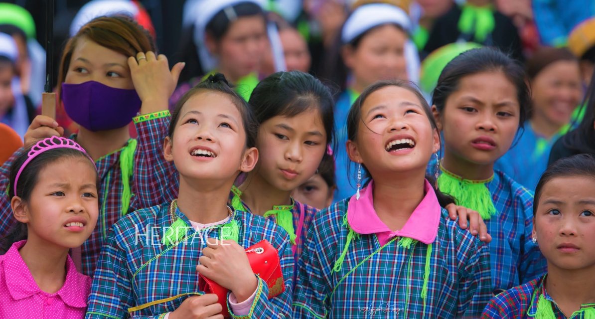 Trẻ em ngày hội