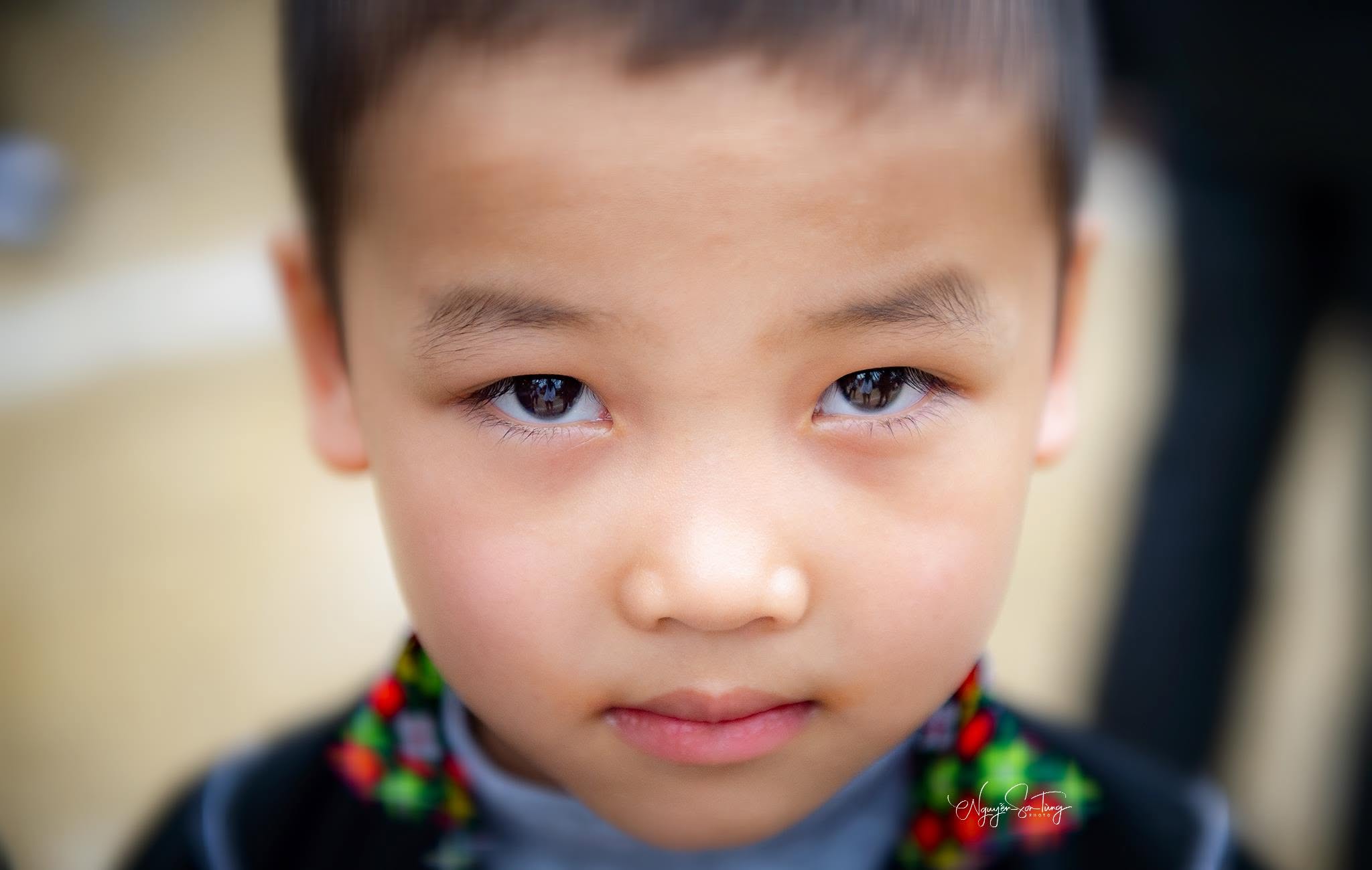 Đôi mắt trẻ thơ